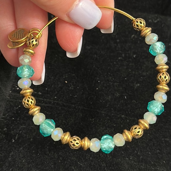 Beaded Bracelet - Picture 2 of 2